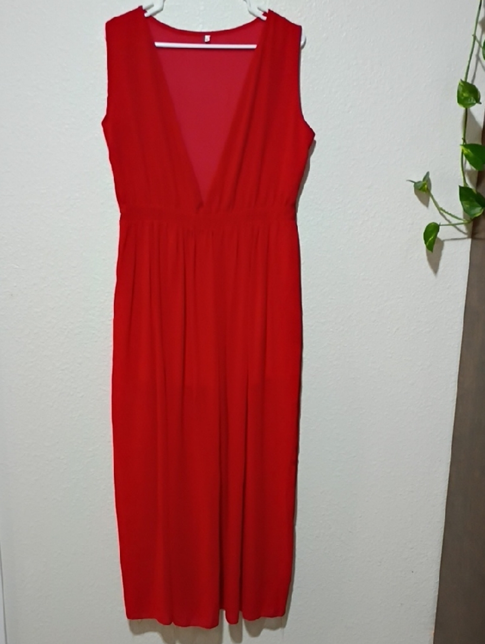 Classic Red V-Neck Sleeveless Midi Dress